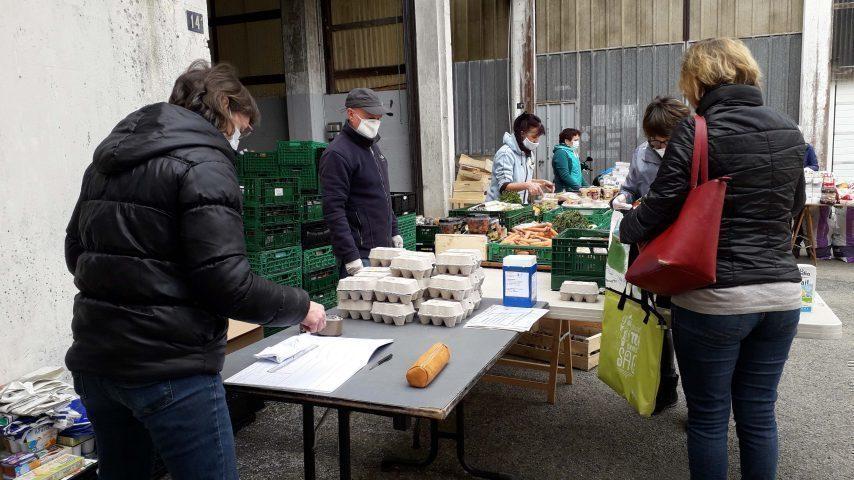 Les distributions alimentaires se sont multipliés en Seine-Saint-Denis pour les personnes précaires.